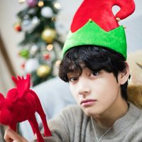 Las 2 canciones que V de BTS le regaló a Army para Navidad