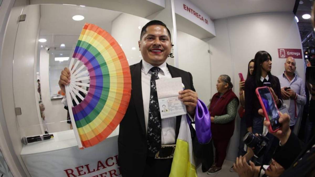 Pasaporte que reconoce el género no binario de una persona a Jesús Ociel Baena Saucedo