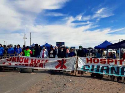 Tensión: ordenan desalojar los piquetes del personal de Salud en Neuquén