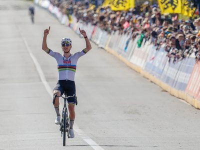 El monumental Pogacar gana el Tour de Flandes por tercera vez consecutiva
