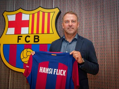 El alemán Hansi Flick es el nuevo entrenador del Barcelona hasta 2026