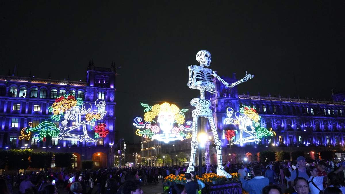Ofrenda monumental en el zócalo