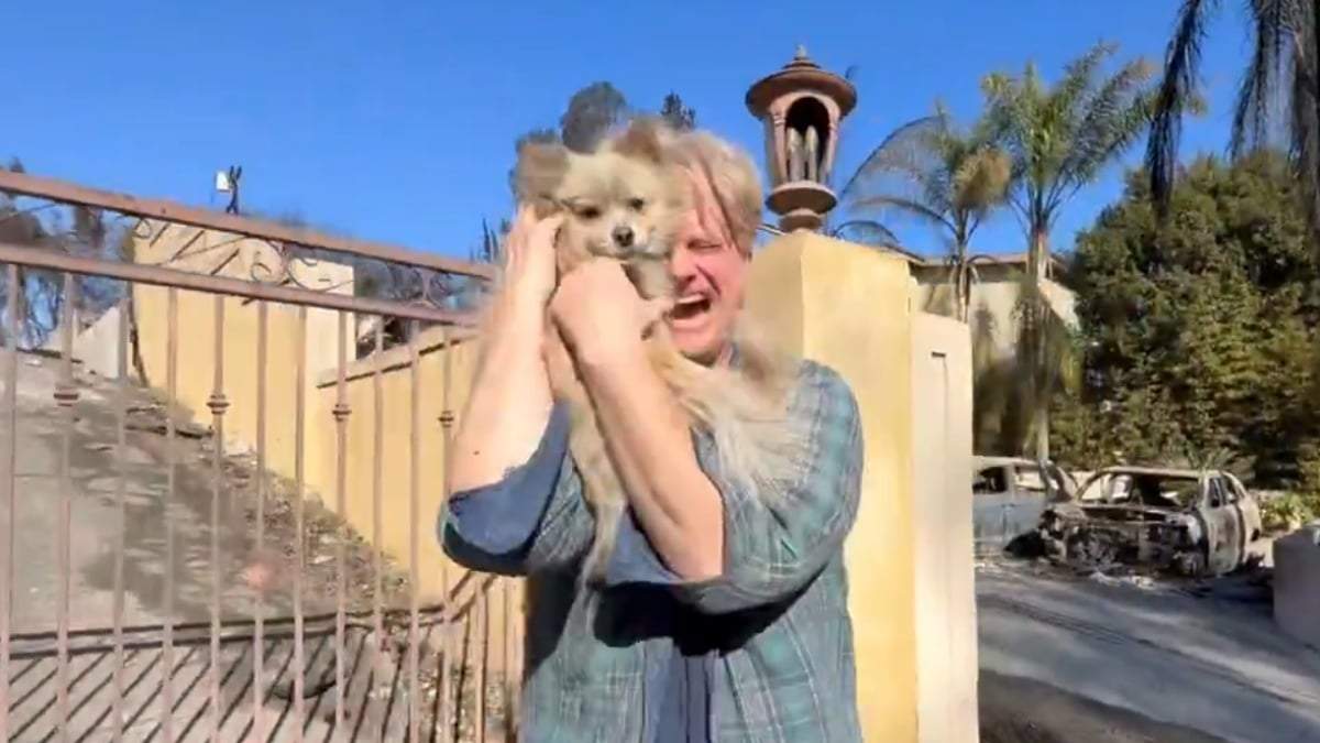 El perrito Oreo con su dueño Casey Colvin