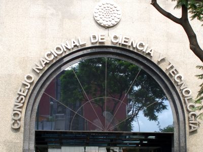 Juez ordena no suspender apoyos del Conacyt a investigadores de universidades privadas