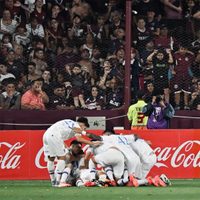 Tigre le hizo el pasillo a Lanús, de frente, y también lo eliminó
