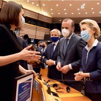 Piden a países de la Unión Europea empezar a vacunar el "mismo día" como señal de unidad