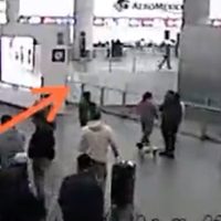 Cae un panel de vidrio en el AICM; hay tres lesionados