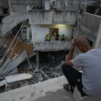 Israel bombardea Gaza por tercer día; se intensifica la violencia en Cisjordania
