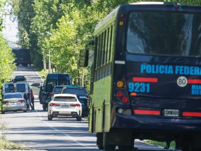 Allanamiento en la finca vinculada a la AFA: encontraron 45 autos de lujo y 7 motos