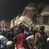 Mueren 3 personas y 40 resultan heridas en choque de trenes en el delta del Nilo, Egipto (Video)
