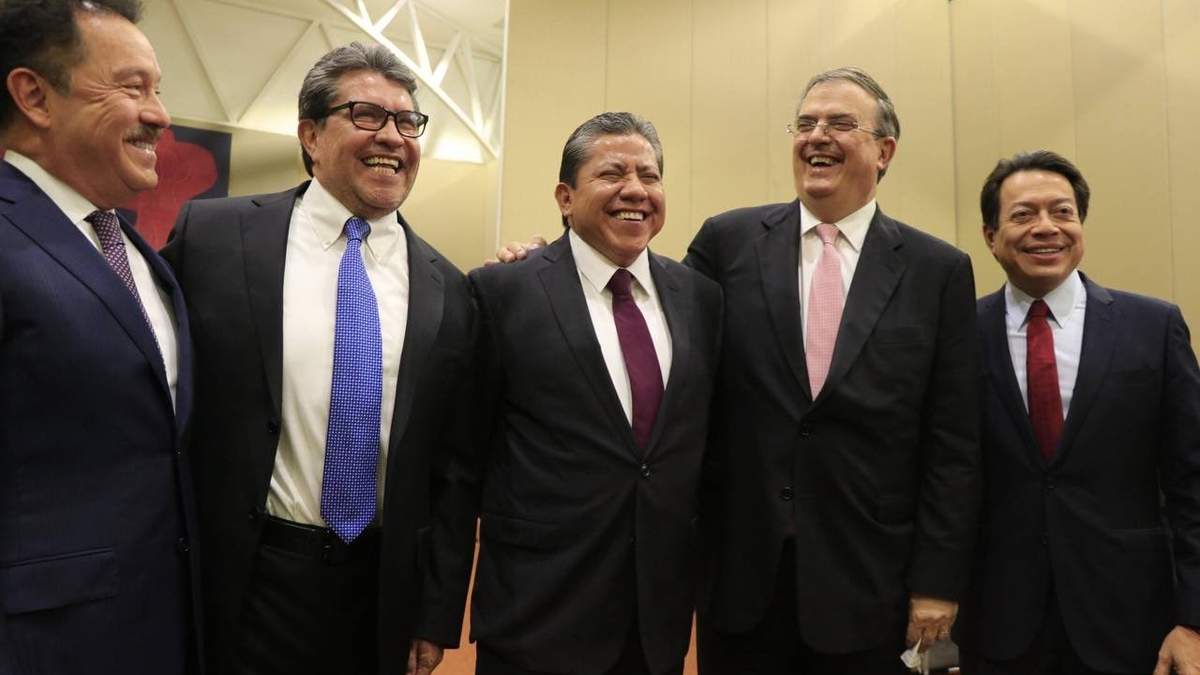 De izquierda a derecha: Ricardo Monreal junto a su hermano David Monreal, Marcelo Ebrard y Mario Delgado