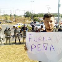 Policías arremeten contra ciudadanos que repudiaban visita de Peña a Colima (Video)