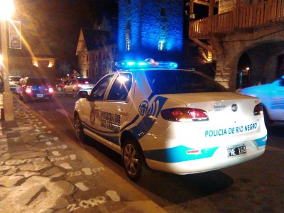 Desbarataron una fiesta clandestina de más de 30 personas en una casa de Bariloche