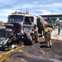 Tráiler sin frenos arrasa con cuatro autos en caseta de la autopista Tepic-Guadalajara