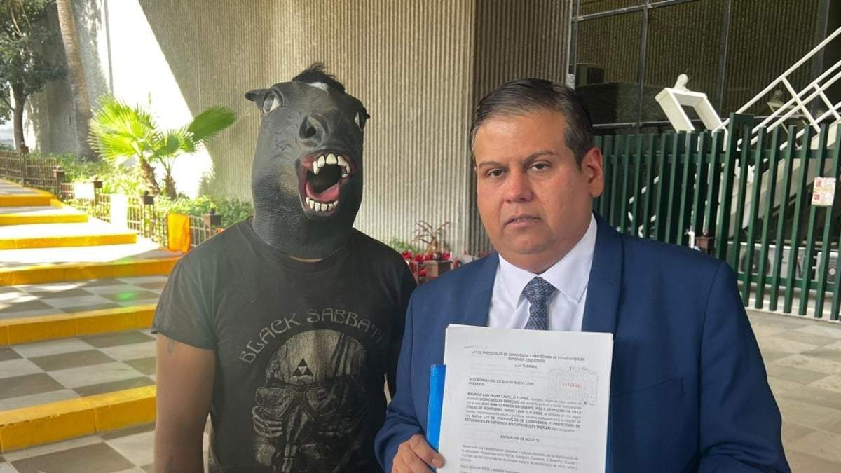 El abogado MAuricio Castillo y el joven Luis