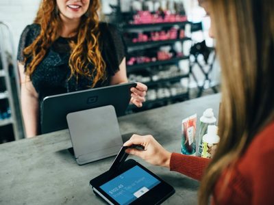 Usuarios millennials y de la Generación Z prefieren usar asistentes virtuales a hablar con personas