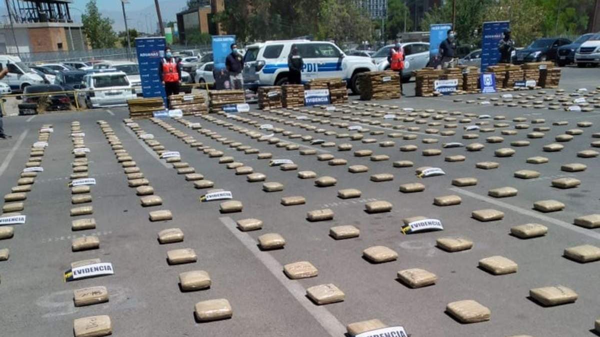 Decomiso de 3.5 toneladas de mariguana en el Puerto de San Antonio, Chile, al CJNG