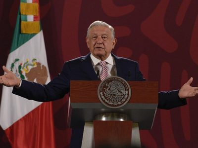 "Twitter, que cada vez se desprestigia más, por eso ya ni lo quieren comprar": AMLO