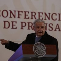 AMLO advierte de aspirantes que usan huaraches y mientan madres para ganar simpatías