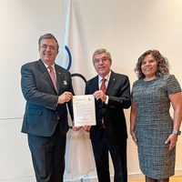 Ebrard usa trampolín olímpico hacia 2024