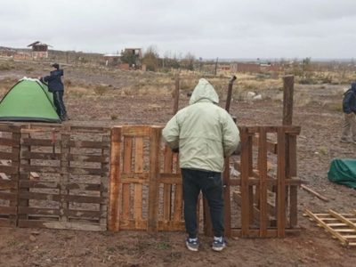 Centenario: Familias dejaron los terrenos y esperan reunirse con autoridades municipales