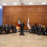 Vapulean a Peralta Sánchez en su último informe de gobierno; él presume "logros"