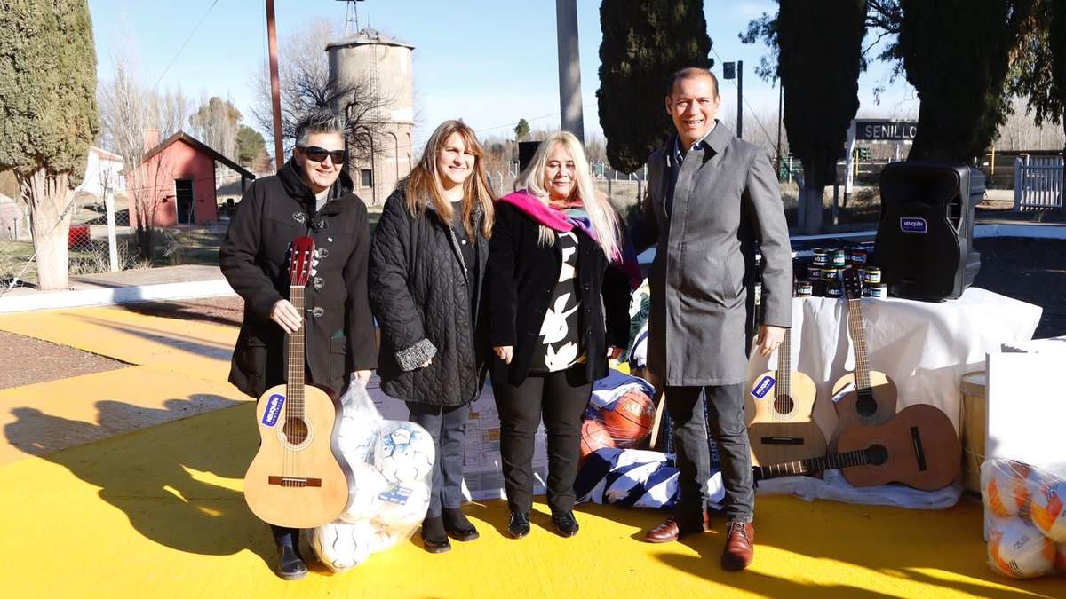 Omar Gutiérrez junto a la intendenta de Senillosa. Fuente: (Twitter).