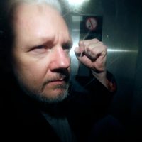 Corte británica dice que Assange no puede ser extraditado hasta que EU descarte pena de muerte