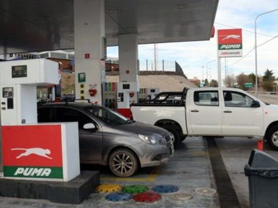 Le robaron la recaudación del día y la moto a un empleado de una estación de servicio de Neuquén