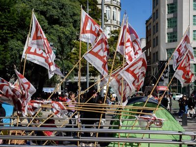 La 9 de Julio, copada por organizaciones sociales que bloquearon el tránsito