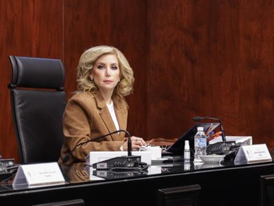 Renuncia inesperada de magistrada desata caos: cesan a más de 60 empleados y sellan oficinas