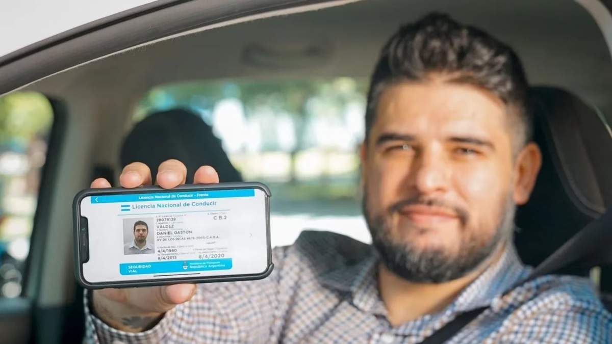 Desde octubre también se podrá la licencia de conducir digital. Fuente: (X)