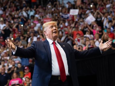 Elecciones en EE.UU.: Trump acusó a su rival de ir "en contra de Dios"