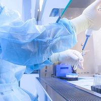 EU da autorización de emergencia para tratamiento experimental contra covid-19