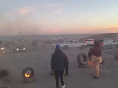 Vecinos mantienen la protesta en la Autovía Norte por el servicio de luz