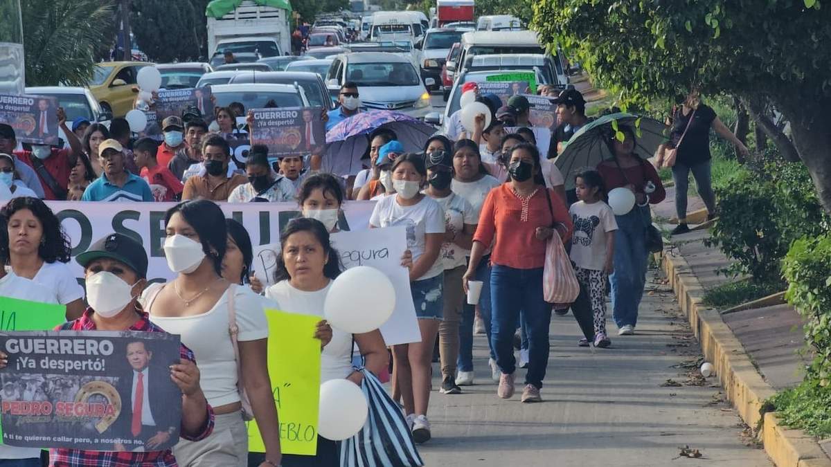 Marcha en Chilpancingo en respaldo al empresario encarcelado Pedro Segura, acusado de delincuencia organizada, este sábado 16 de agosto de 2025