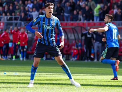 Edson Álvarez anota y rescata empate del Ajax ante el AZ Alkmaar