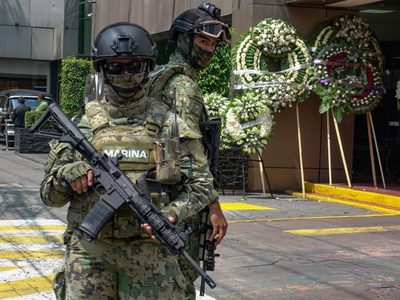 Con fuertes medidas de seguridad y un ritual prehispánico sepultan a Ximena Guzmán