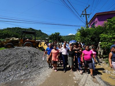 “No vamos a dejar nadie desamparado”: Sheinbaum tras recorrer zonas afectadas por lluvias