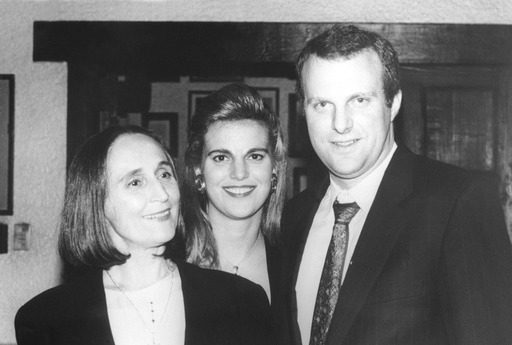 Gloria, con Lorena y Gregorio. Foto  Archivo Gloria Contreras