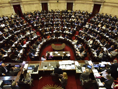 Los Diputados recibirán en 3 cuotas un aumento del 80 %