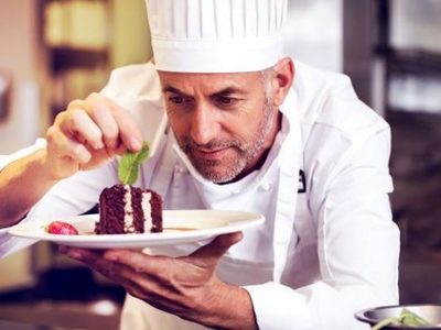 El primer pastelero de Francia fue precursor en el uso de gorros y uniformes