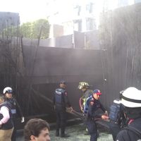 Desalojan a casi dos mil personas por incendio de plaza en Santa Fe