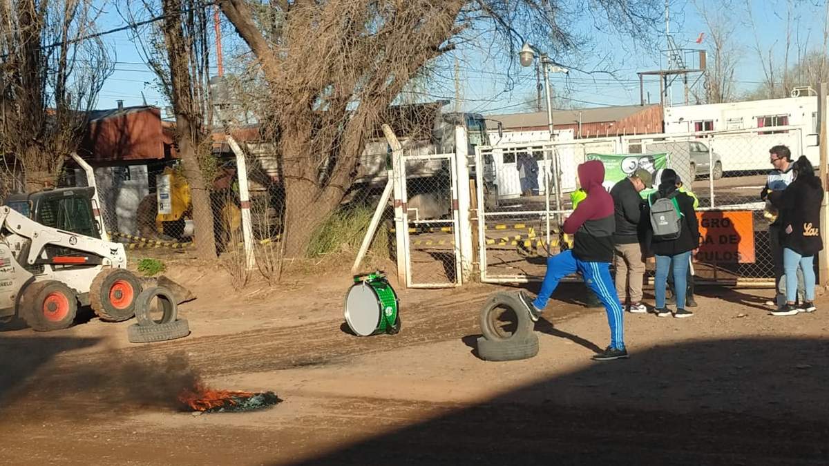 Trabajadores de ATE en Añelo. Fuente: (Facebook).