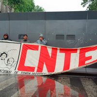 Maestros inician marcha hacia el AICM; no los recibieron en Segob