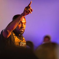 Kanye West promete "un millón de dólares" por bebé y "marihuana gratis" en su primer acto electoral
