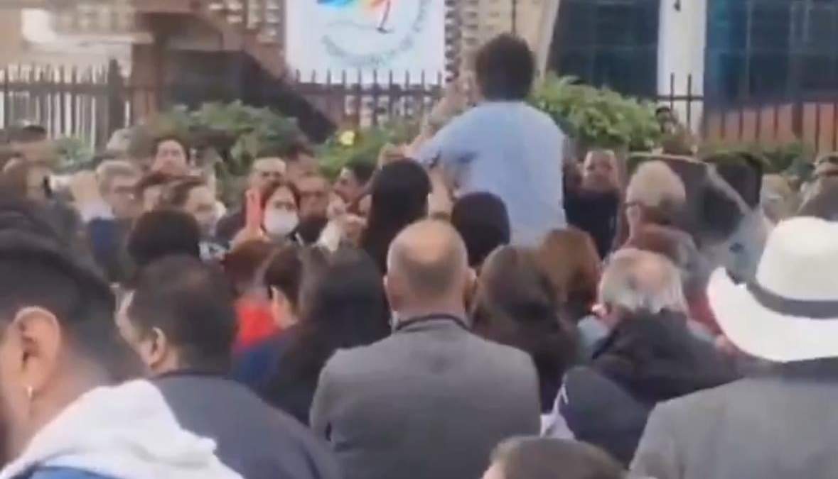 Momento del atentado contra Miguel Uribe