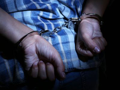 ICE detiene erróneamente a un ciudadano estadounidense por “parecer somalí” durante operativo