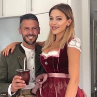 Bajo los rayos del sol, Evangelina Anderson y Martín Demichelis encendieron la web con este material