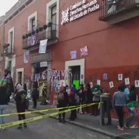 Feministas toman la Comisión de Derechos Humanos de Puebla